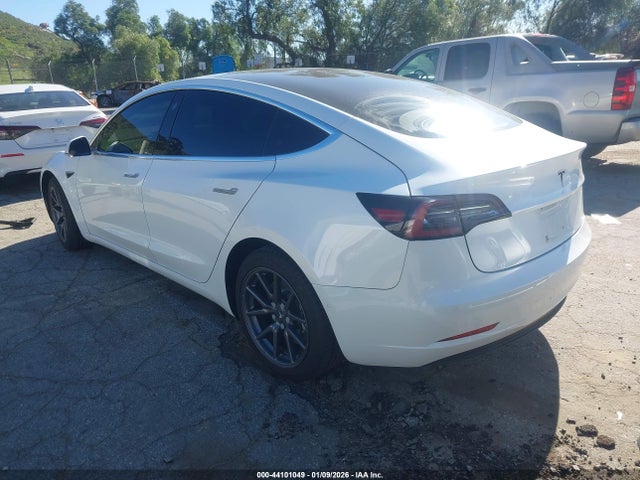 2018 TESLA MODEL 3 5YJ3E1EA4JF057620 Photo 2