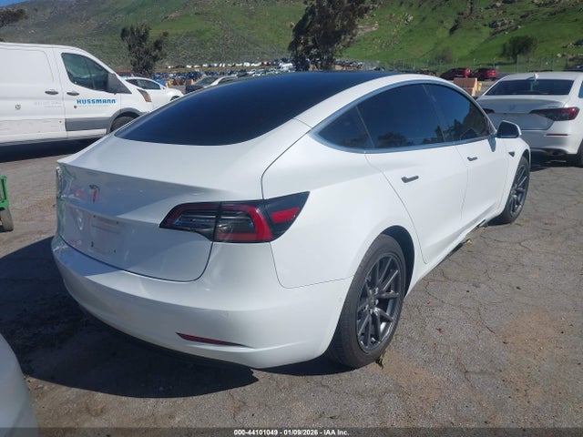2018 TESLA MODEL 3 5YJ3E1EA4JF057620 Photo 3