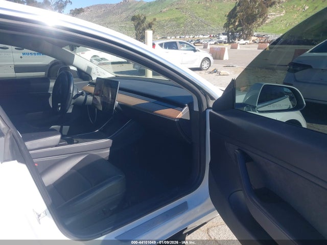 2018 TESLA MODEL 3 5YJ3E1EA4JF057620 Photo 4