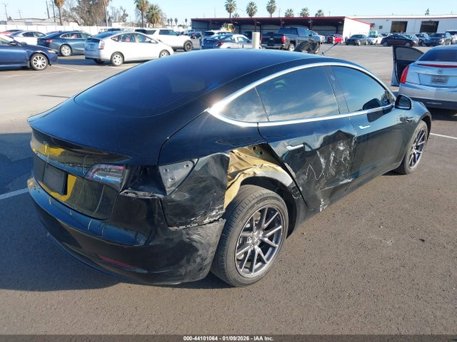 2018 TESLA MODEL 3 5YJ3E1EA8JF172365 Photo 3