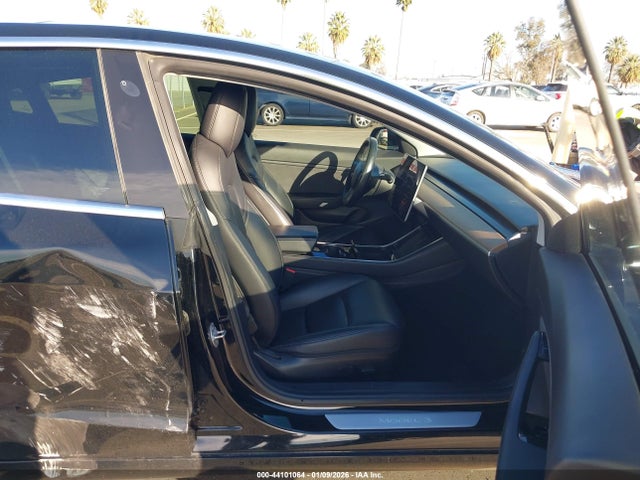 2018 TESLA MODEL 3 5YJ3E1EA8JF172365 Photo 4