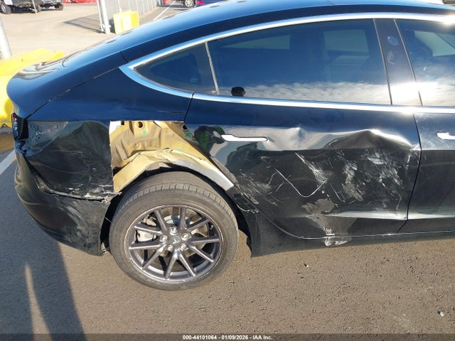 2018 TESLA MODEL 3 5YJ3E1EA8JF172365 Photo 5