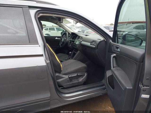 3VV1B7AX5JM090409 Volkswagen Tiguan 2.0t S
