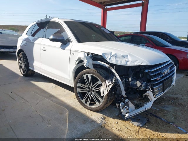 2018 AUDI SQ5 WA1A4AFY1J2233977 Photo 0