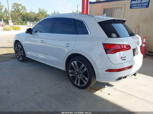 2018 AUDI SQ5 WA1A4AFY1J2233977 Photo 2