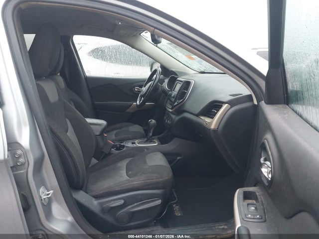 Продаж на аукціоні авто 2017 Jeep Cherokee Altitude Fwd, vin: 1C4PJLAB6HW652773, номер лоту: 44101246