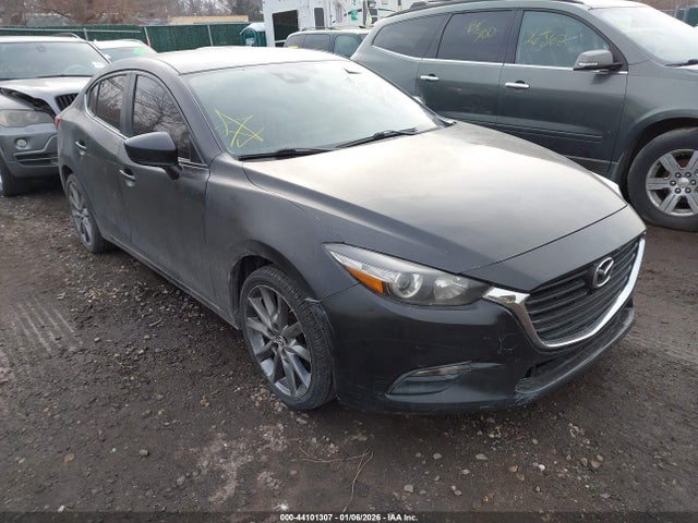 Продаж на аукціоні авто 2018 Mazda Mazda3 Touring, vin: 3MZBN1V32JM209156, номер лоту: 44101307