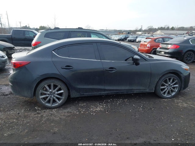 Продаж на аукціоні авто 2018 Mazda Mazda3 Touring, vin: 3MZBN1V32JM209156, номер лоту: 44101307
