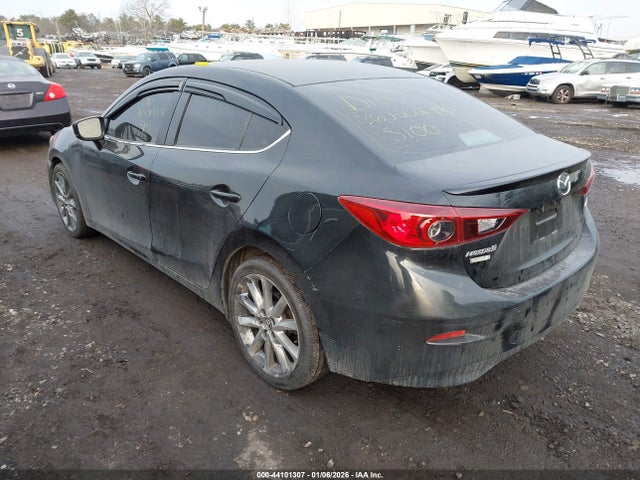 Продаж на аукціоні авто 2018 Mazda Mazda3 Touring, vin: 3MZBN1V32JM209156, номер лоту: 44101307