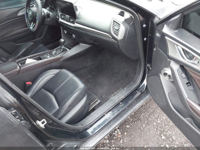 Продаж на аукціоні авто 2018 Mazda Mazda3 Touring, vin: 3MZBN1V32JM209156, номер лоту: 44101307