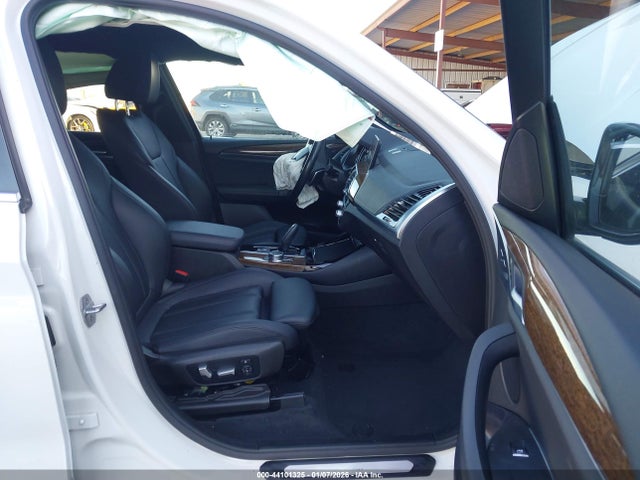 2018 BMW X3 5UXTR9C52JLD57213 Photo 4