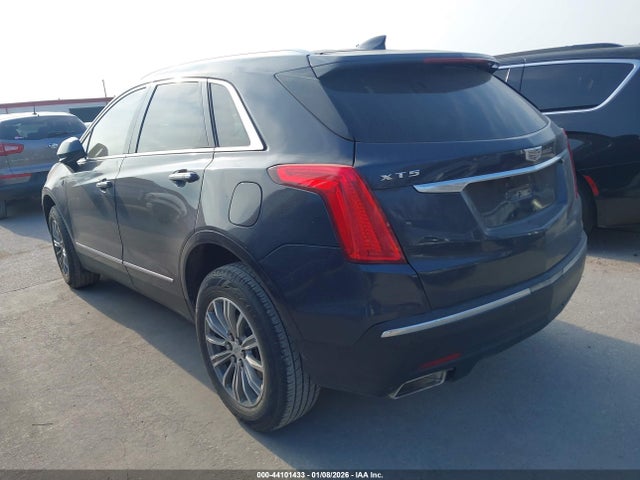 2018 CADILLAC XT5 1GYKNCRS7JZ120708 Photo 2