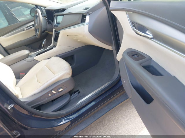 2018 CADILLAC XT5 1GYKNCRS7JZ120708 Photo 4