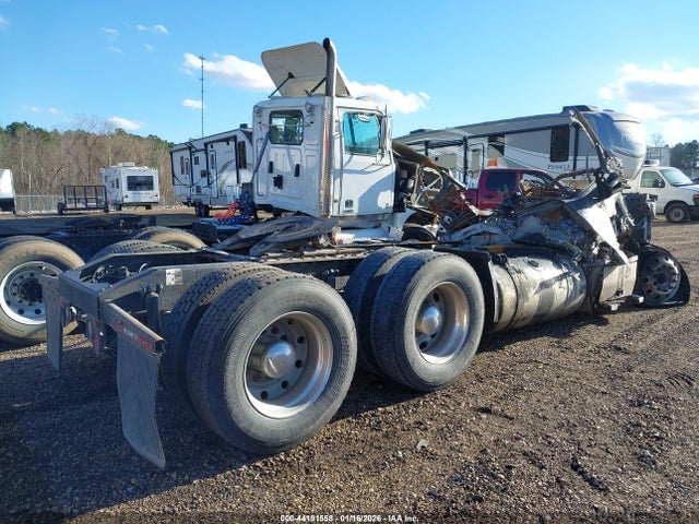 44101558 :رقم المزاد ، 1XPBD49X3ED218260 vin ، 2014 Peterbilt 579 مزاد بيع
