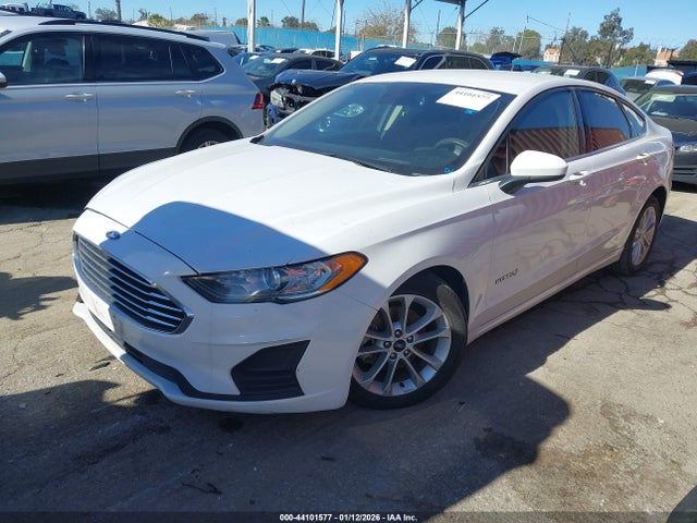 Ford Fusion Hybrid Se 2019 3FA6P0LU7KR272235 Image 2