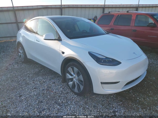 2023 TESLA MODEL Y 7SAYGAEEXPF829228 Photo 0