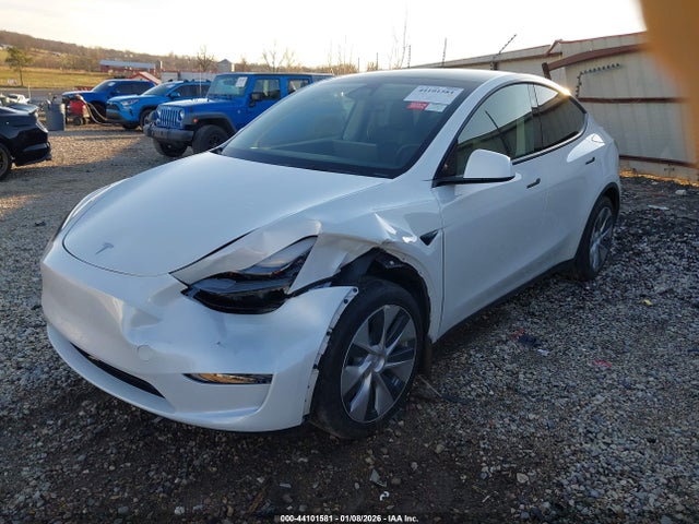 2023 TESLA MODEL Y 7SAYGAEEXPF829228 Photo 1
