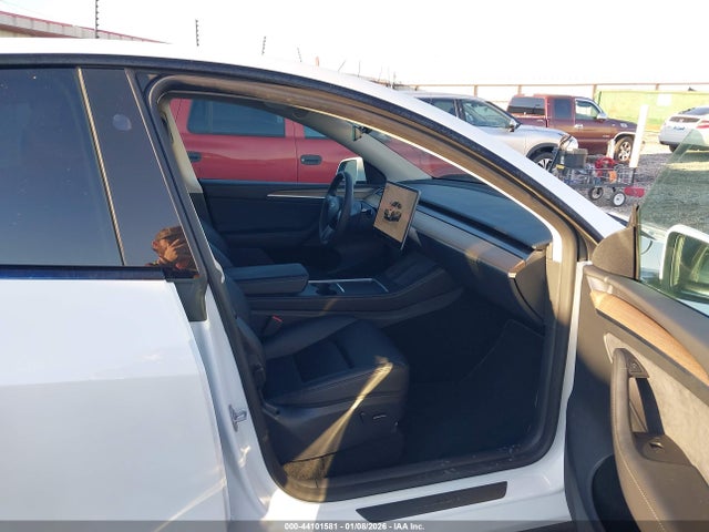 2023 TESLA MODEL Y 7SAYGAEEXPF829228 Photo 4