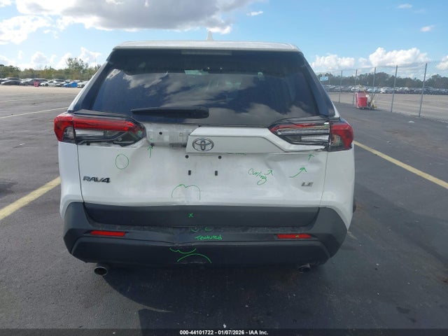 2024 Toyota Rav4 Le მანქანა იყიდება აუქციონზე, vin: 2T3H1RFV7RC301933, აუქციონის ნომერი: 44101722
