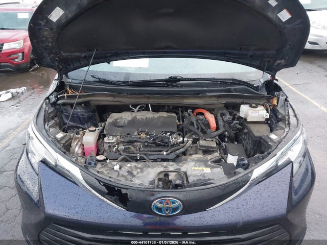 5TDKSKFC1NS045744 Toyota SIENNA LE