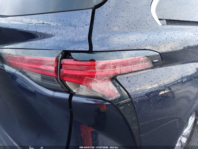5TDKSKFC1NS045744 Toyota SIENNA LE