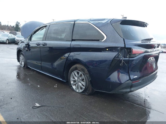 5TDKSKFC1NS045744 Toyota SIENNA LE