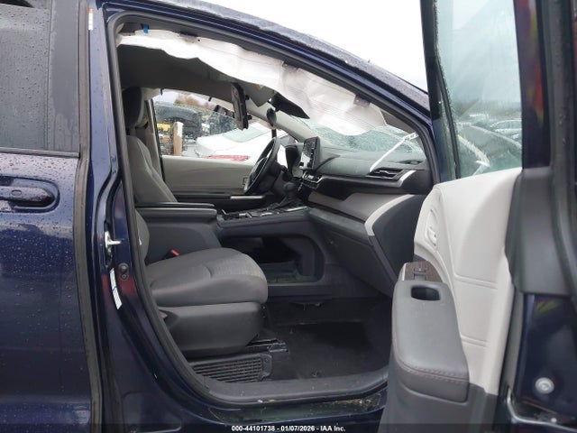 5TDKSKFC1NS045744 Toyota SIENNA LE