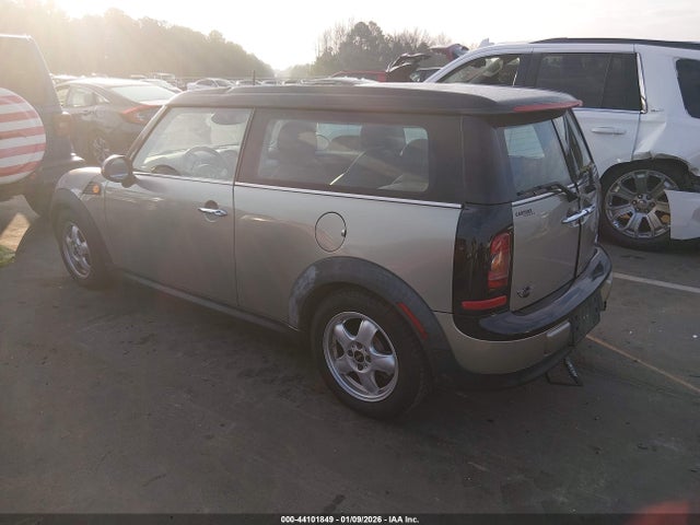 2009 MINI COOPER CLUBMAN WMWML33569TN68523 Photo 2