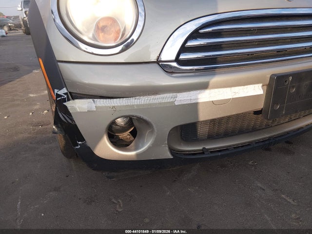 2009 MINI COOPER CLUBMAN WMWML33569TN68523 Photo 5