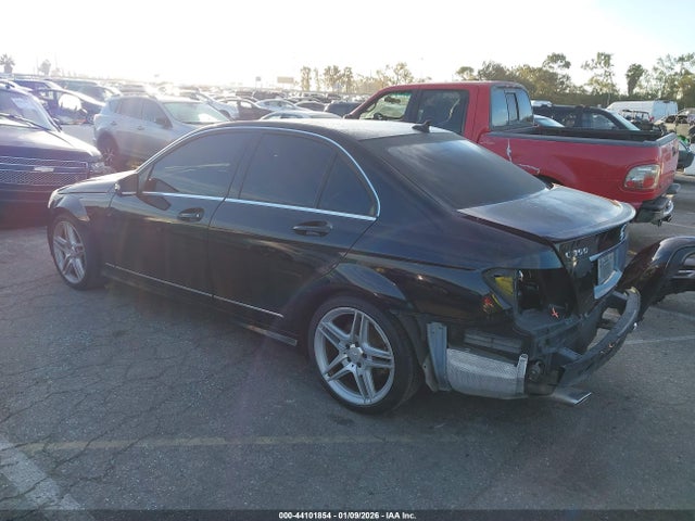 2013 MERCEDES-BENZ C 350 WDDGF5HBXDA825307 Photo 2