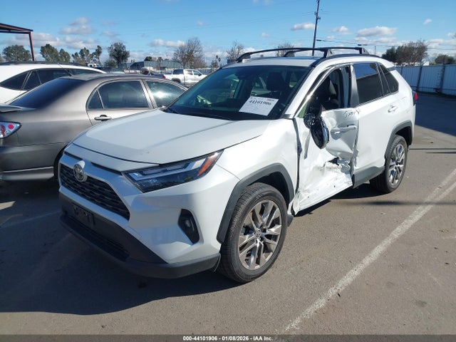 Toyota Rav4 Xle Premium 2024 JTMA1RFVXRJ042353 Image 2