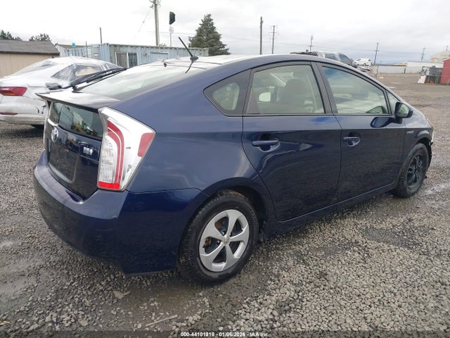 Toyota Prius Two 2015 JTDKN3DU0F0443217 Image 4