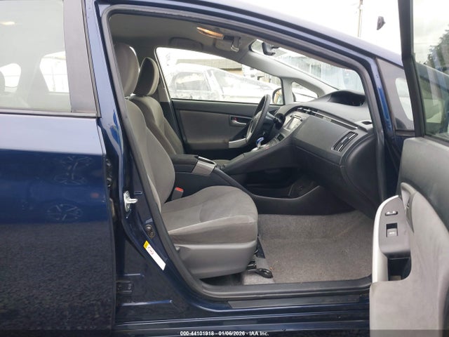 Toyota Prius Two 2015 JTDKN3DU0F0443217 Image 5