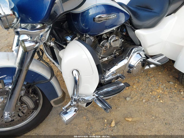 Harley-Davidson Flhtcutg Tri Glide Ultra 2015 1HD1MAL14FB854181 Image 15