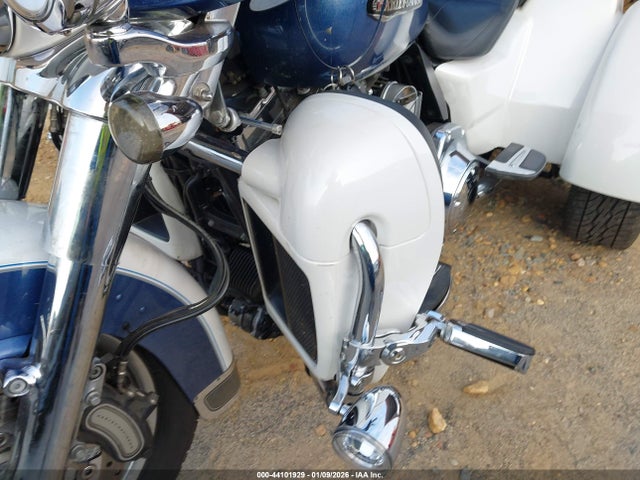 Harley-Davidson Flhtcutg Tri Glide Ultra 2015 1HD1MAL14FB854181 Image 16