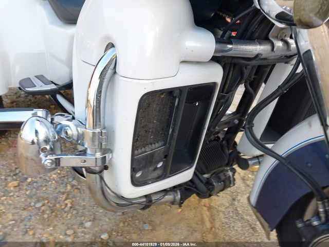 Harley-Davidson Flhtcutg Tri Glide Ultra 2015 1HD1MAL14FB854181 Image 17