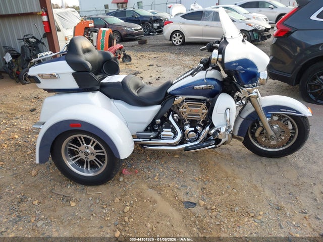 Harley-Davidson Flhtcutg Tri Glide Ultra 2015 1HD1MAL14FB854181 Image 12