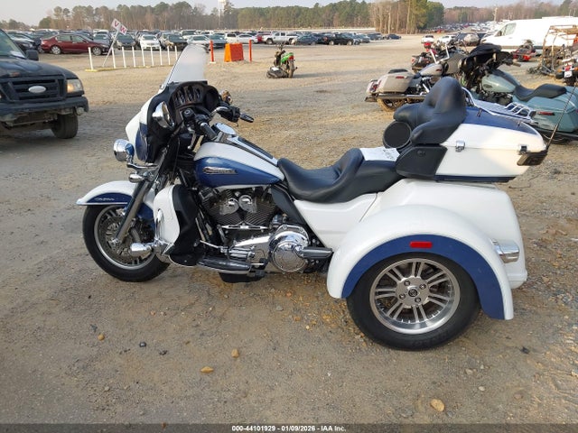 Harley-Davidson Flhtcutg Tri Glide Ultra 2015 1HD1MAL14FB854181 Image 13
