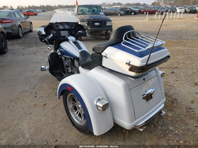 2015 HARLEY-DAVIDSON FLHTCUTG 1HD1MAL14FB854181 Photo 2