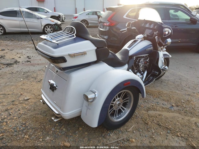 2015 HARLEY-DAVIDSON FLHTCUTG 1HD1MAL14FB854181 Photo 3