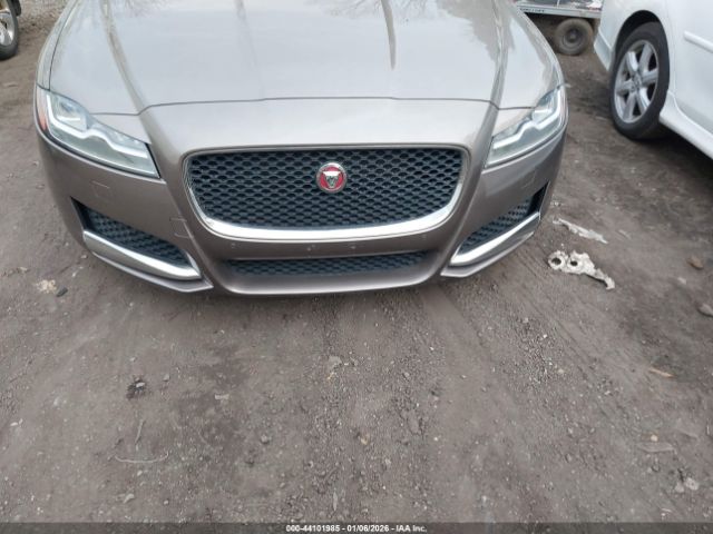 2016 JAGUAR XF SAJBK4BV6GCY20564 Photo 5