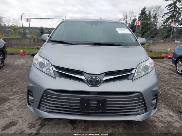5TDYZ3DC7JS950840 Toyota Sienna Xle Premium 8 Passenger