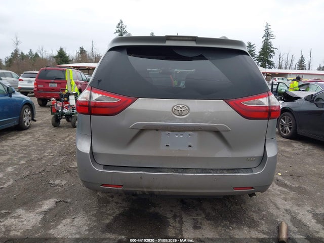 5TDYZ3DC7JS950840 Toyota Sienna Xle Premium 8 Passenger