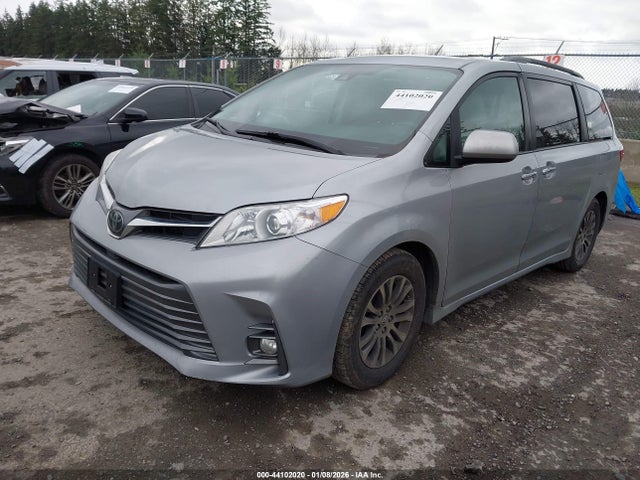 5TDYZ3DC7JS950840 Toyota Sienna Xle Premium 8 Passenger