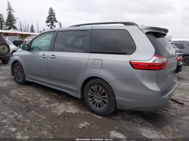5TDYZ3DC7JS950840 Toyota Sienna Xle Premium 8 Passenger