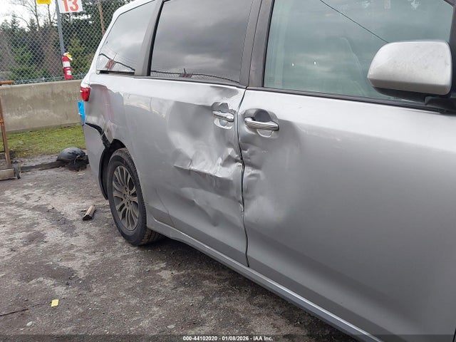 5TDYZ3DC7JS950840 Toyota Sienna Xle Premium 8 Passenger