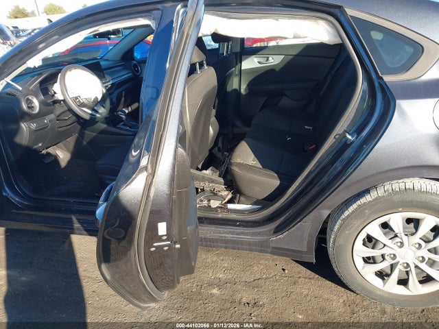 3KPF24AD5PE568520 KIA FORTE LX