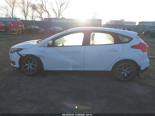 Ford FOCUS SEL 2018 1FADP3M28JL215769 Image 13