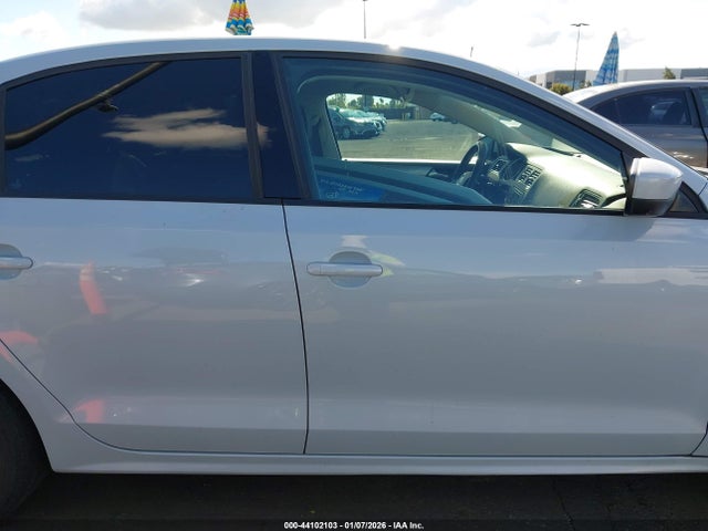 3VW2B7AJ8JM260841 Volkswagen Jetta 1.4t S