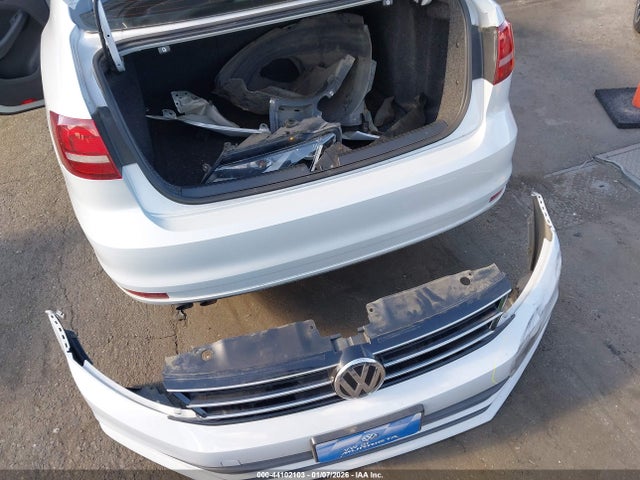3VW2B7AJ8JM260841 Volkswagen Jetta 1.4t S